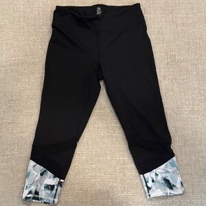 GAIAM Woman’s Black Leggings with Gray & Teal Accents